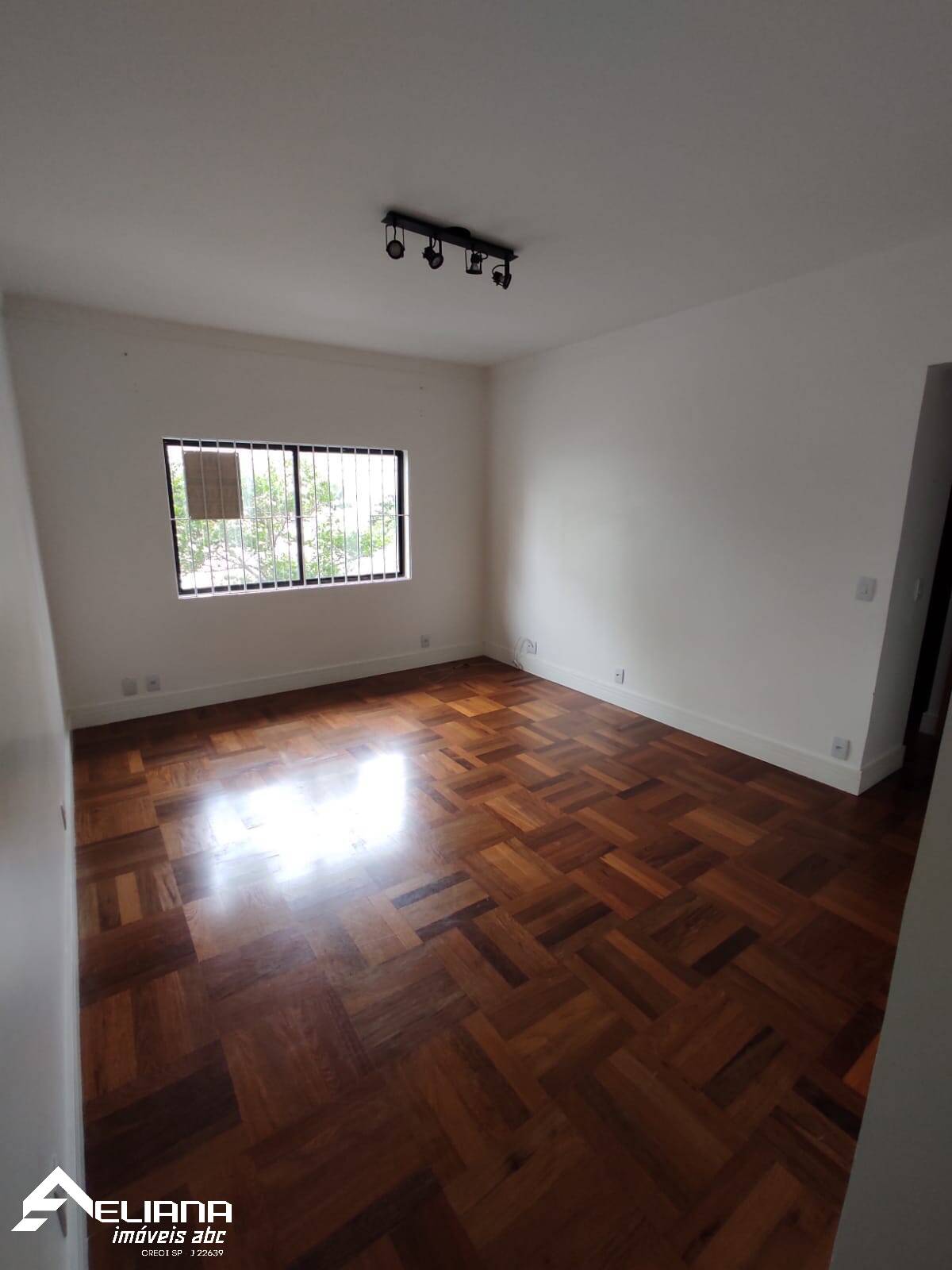 Apartamento à venda com 2 quartos, 84m² - Foto 2