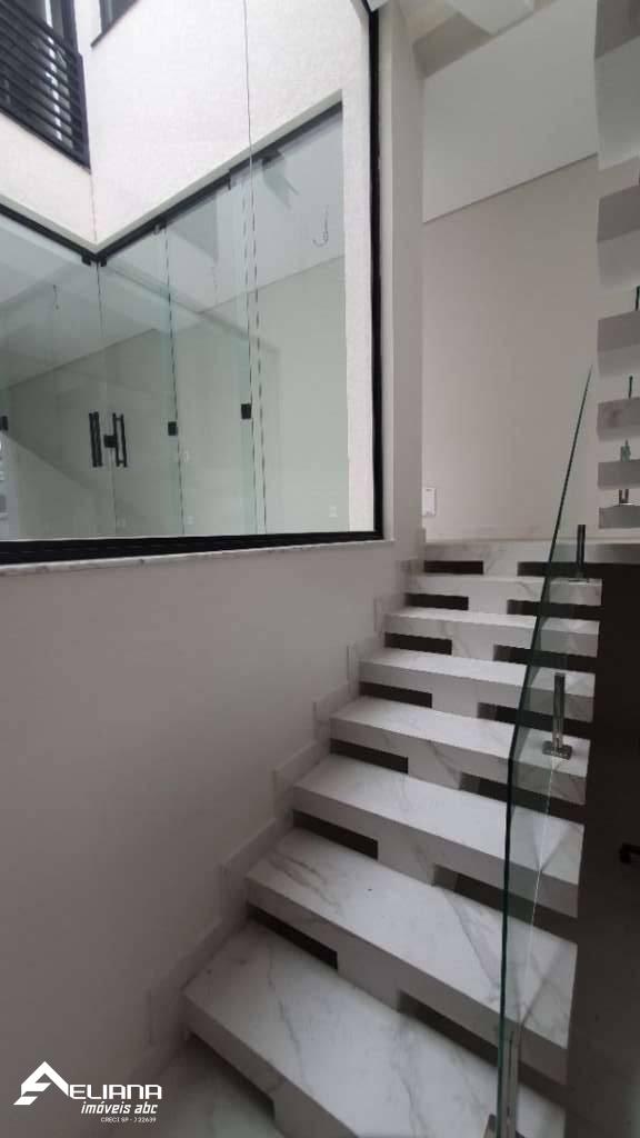 Sobrado à venda com 3 quartos, 220m² - Foto 1