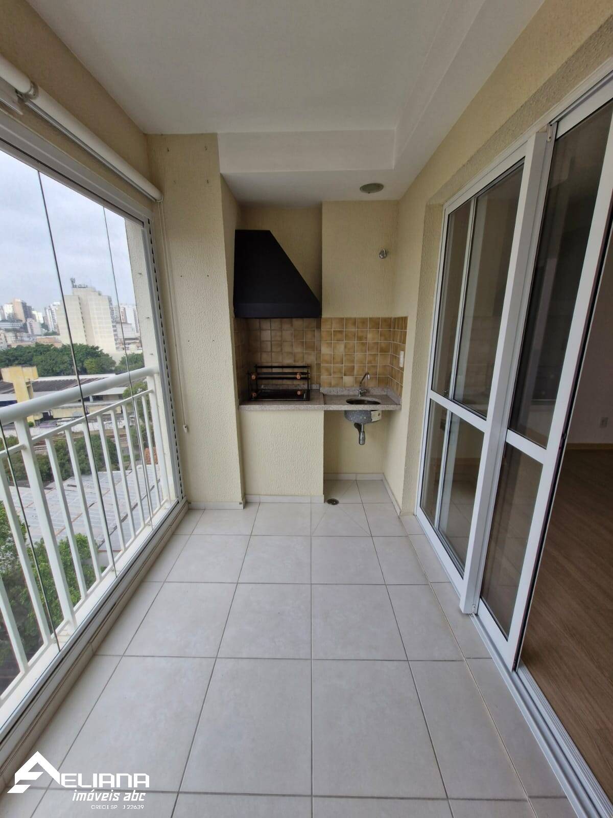 Apartamento à venda com 2 quartos, 70m² - Foto 1