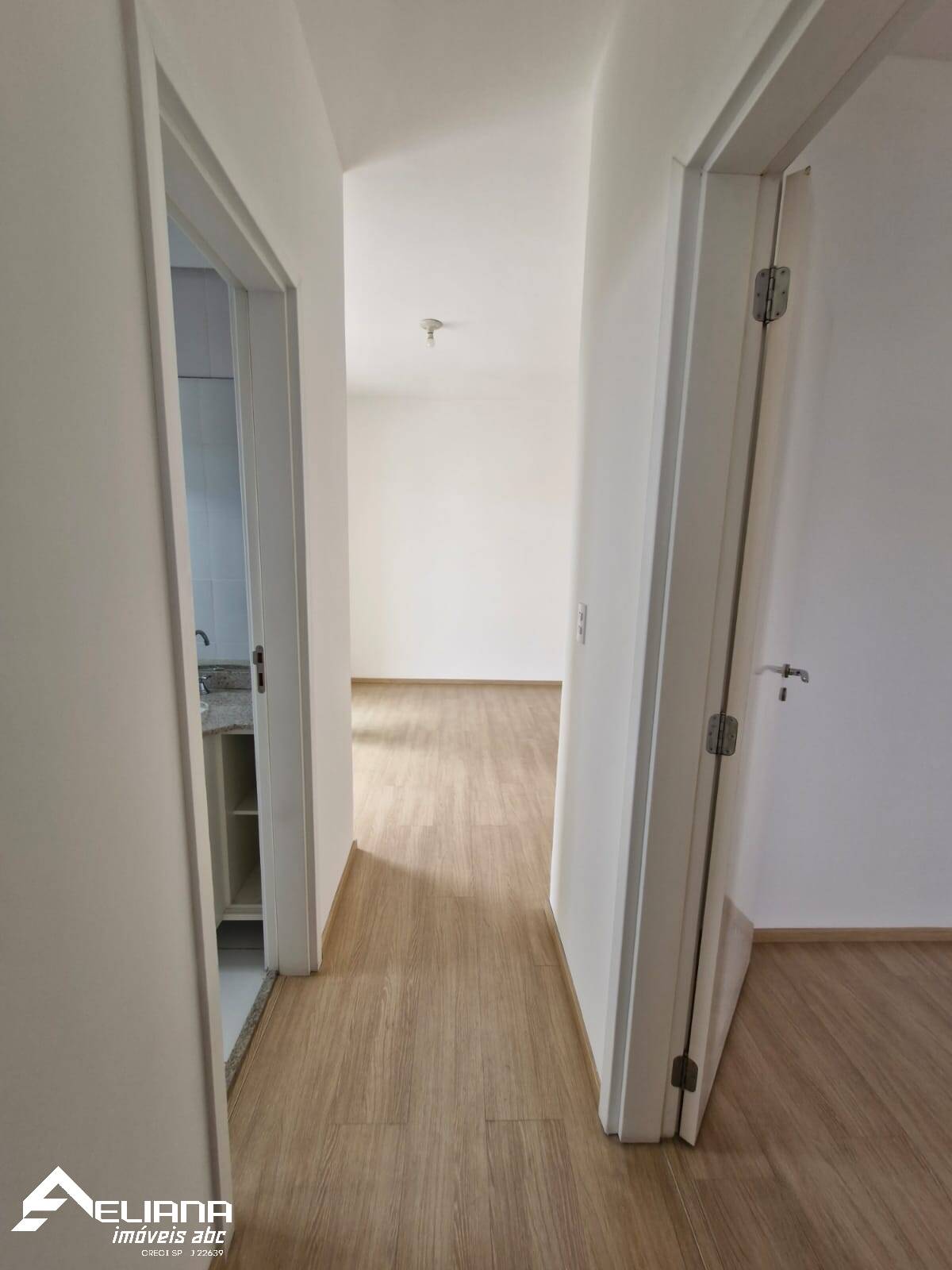 Apartamento à venda com 2 quartos, 70m² - Foto 12