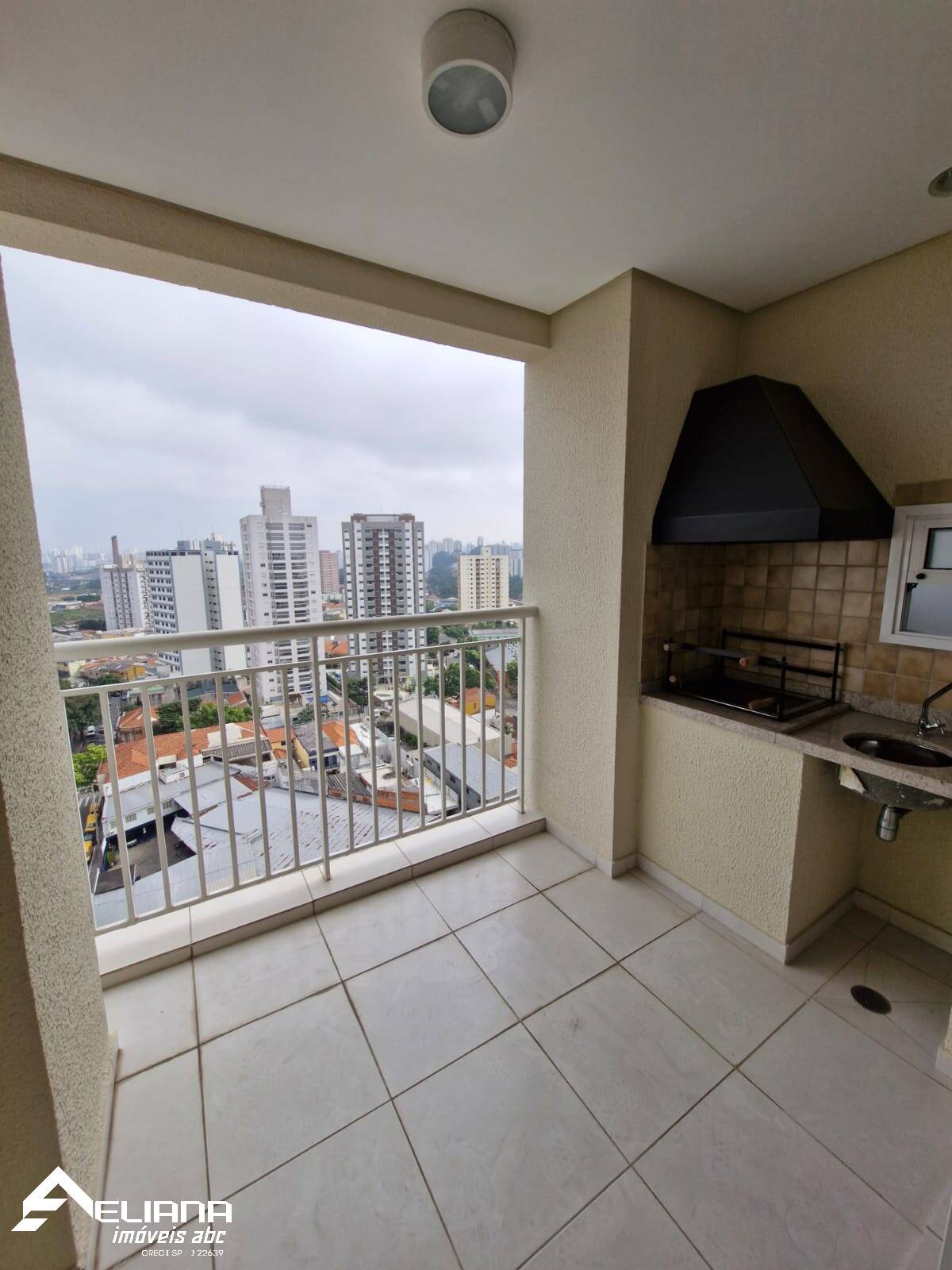 Apartamento à venda com 2 quartos, 70m² - Foto 2