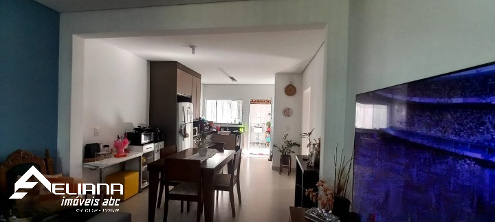 Casa à venda com 2 quartos, 160m² - Foto 2