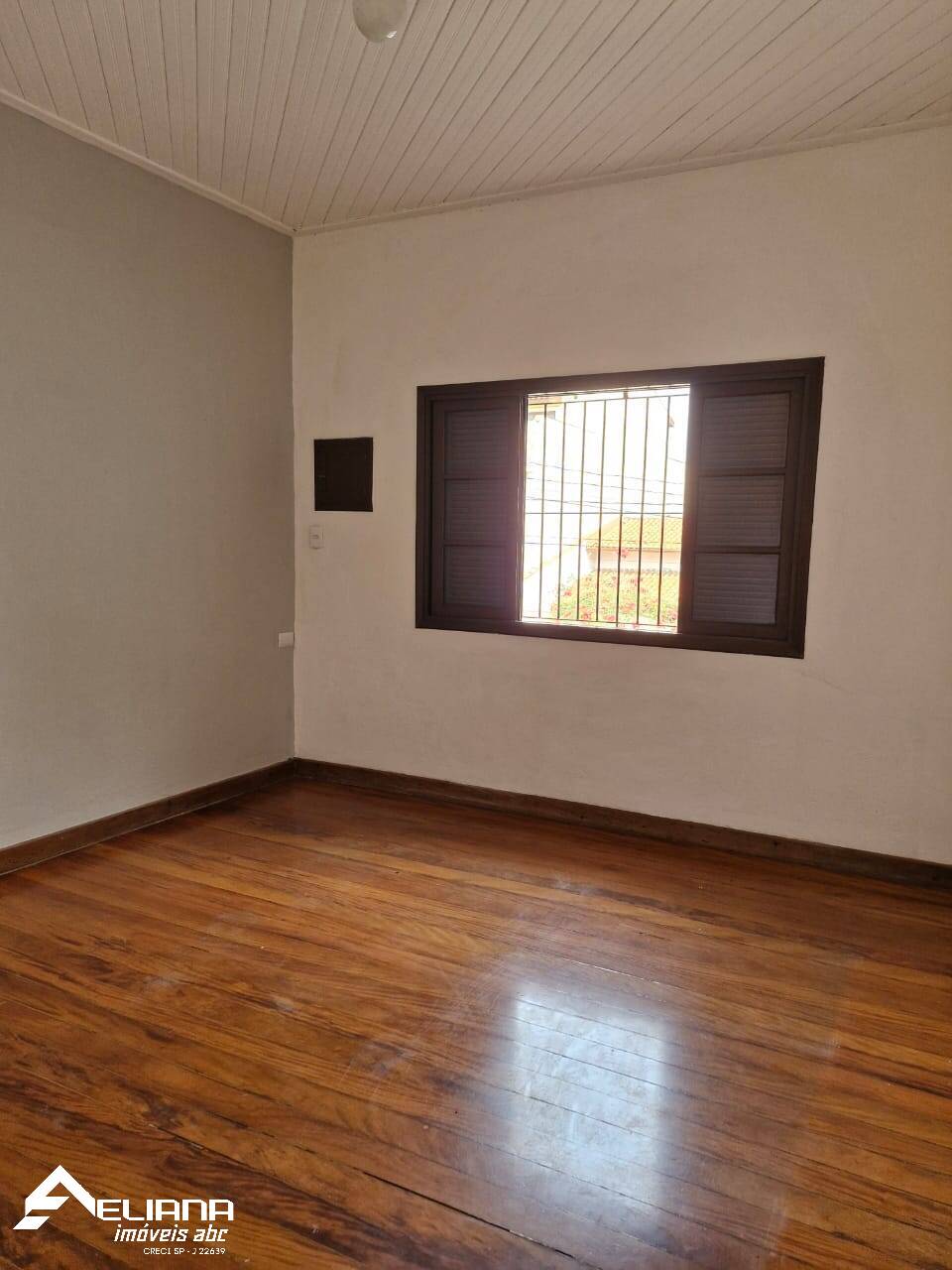 Casa à venda com 2 quartos, 150m² - Foto 1