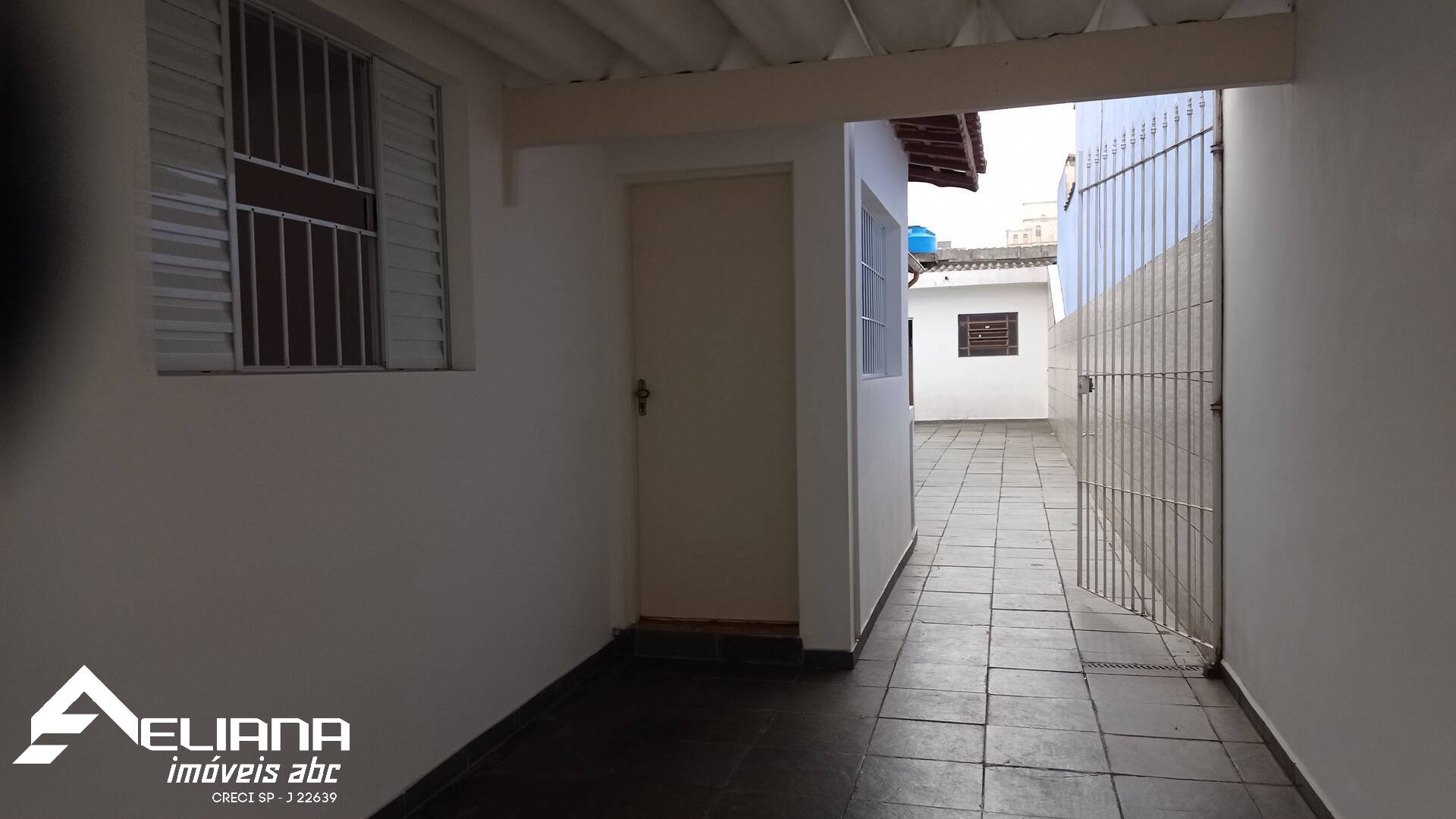 Casa para alugar com 2 quartos, 117m² - Foto 1