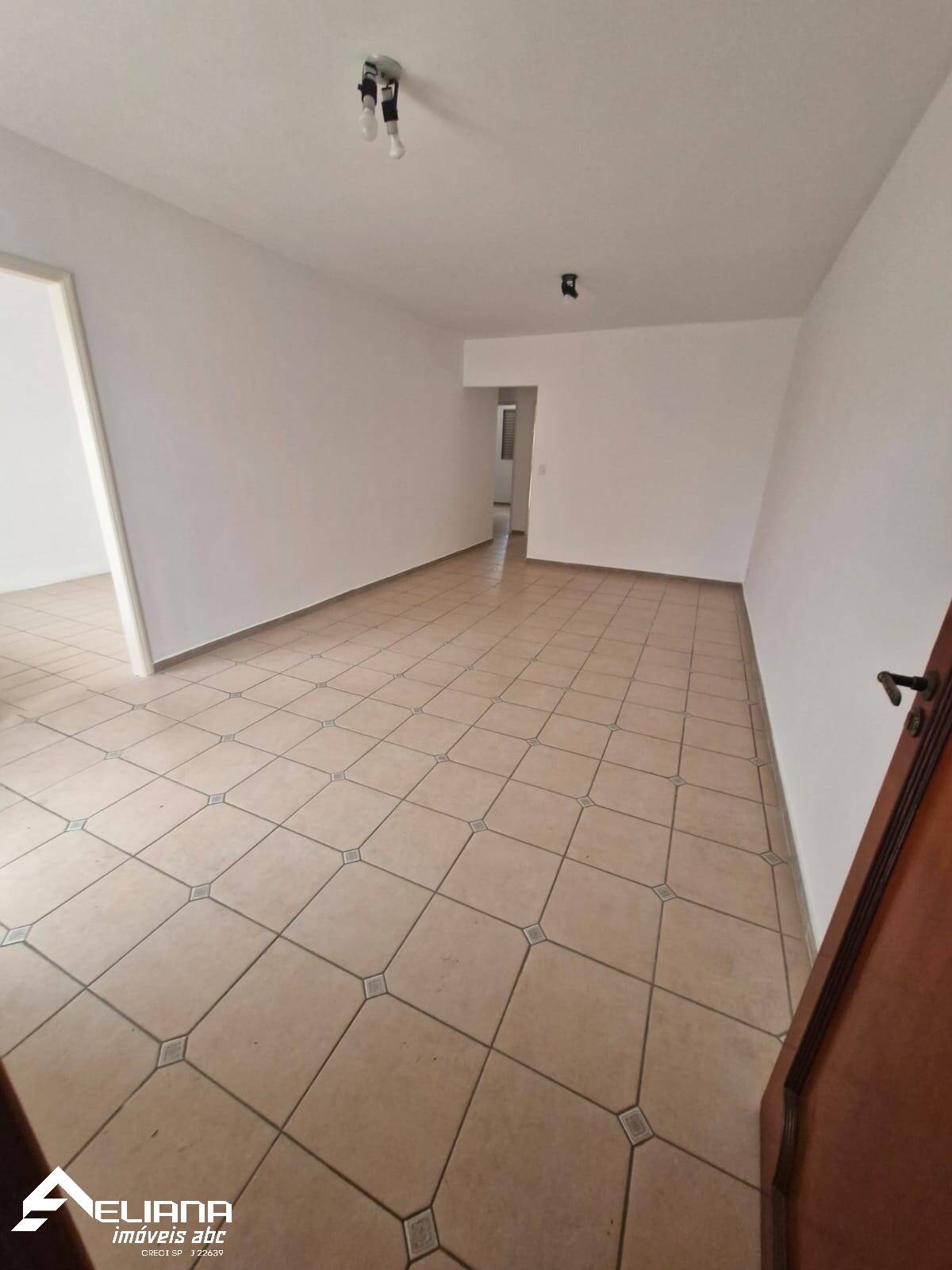 Apartamento à venda com 2 quartos, 83m² - Foto 1