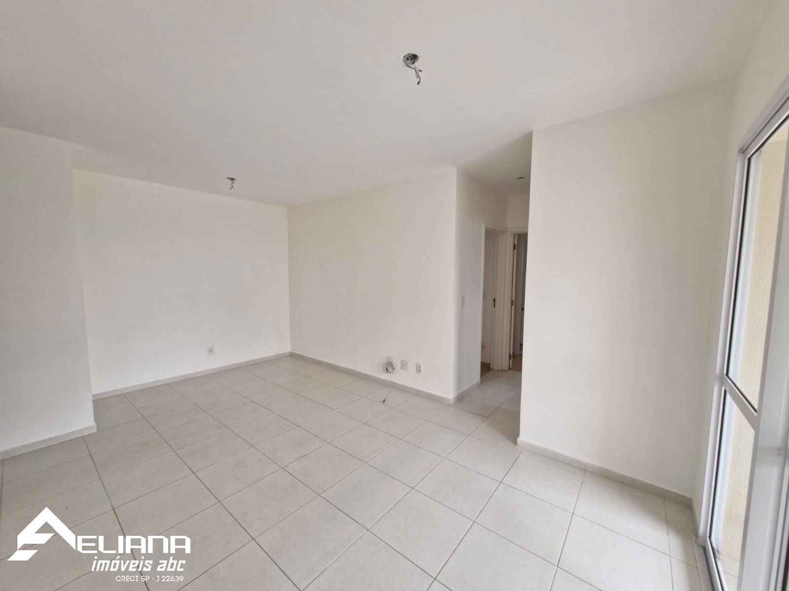 Apartamento à venda com 2 quartos, 70m² - Foto 9