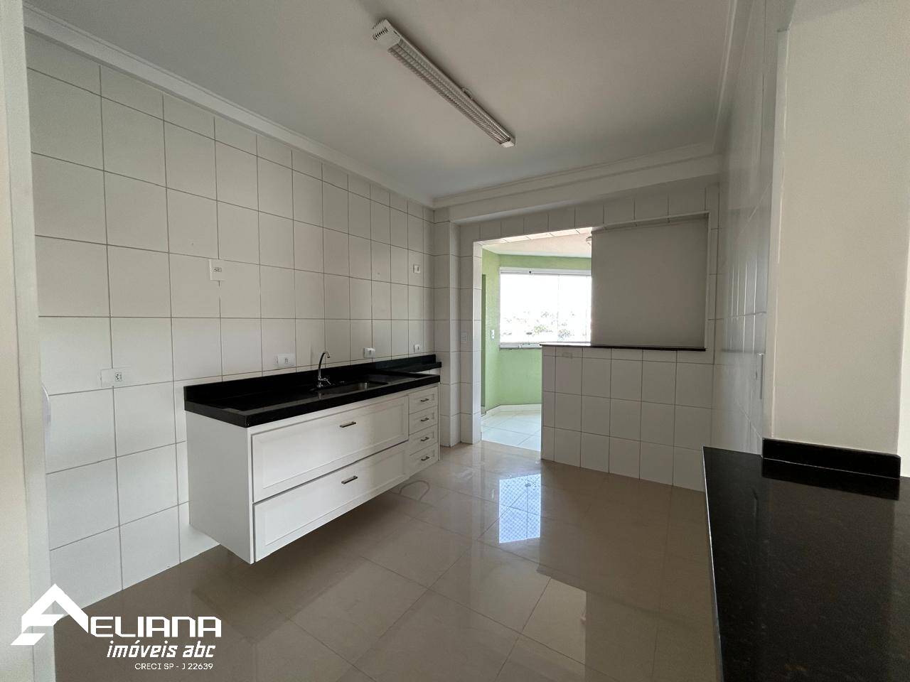 Apartamento à venda com 3 quartos, 107m² - Foto 2